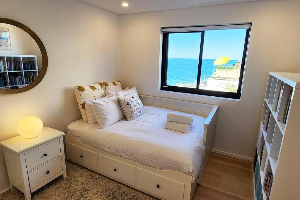 Sweeping Ocean Views - Bondi 2 Bed + Parking Sydney