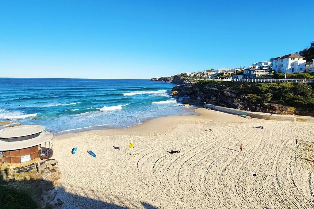 Apartment Sweeping Ocean Views - Bondi 2 Bed + Parking *